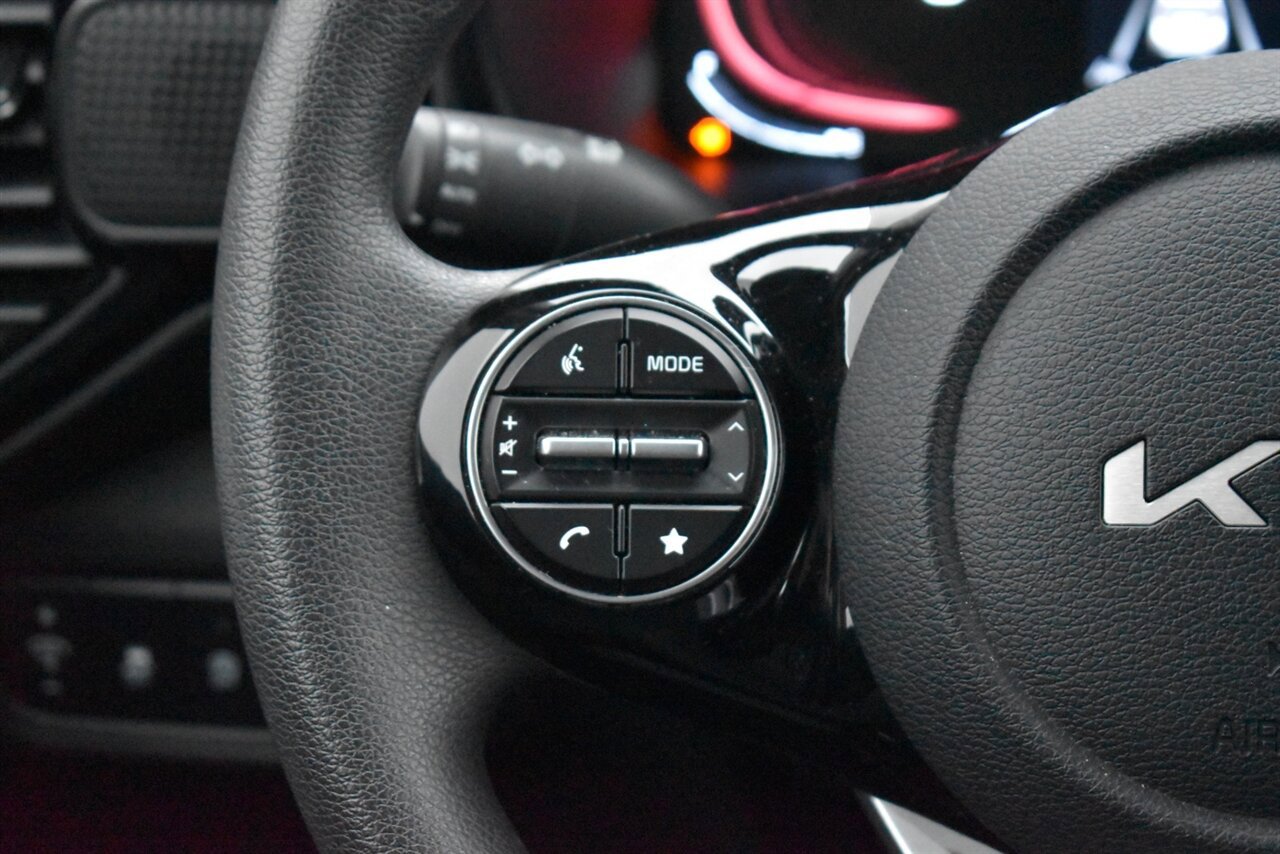 Used 2023 Kia Soul S FWD image 14