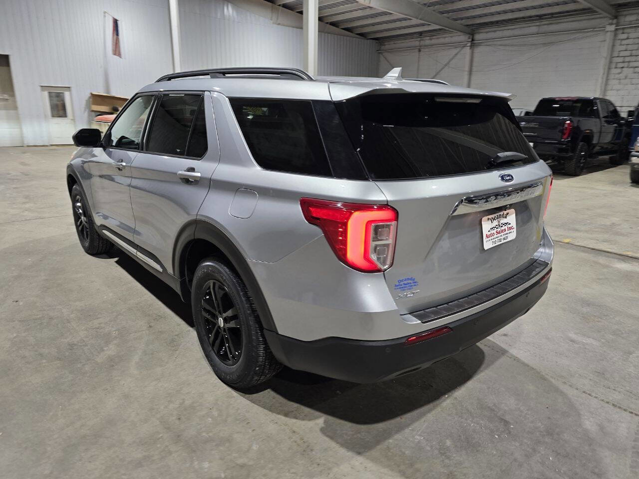Used 2020 Ford Explorer XLT w/ Comfort Package image 9