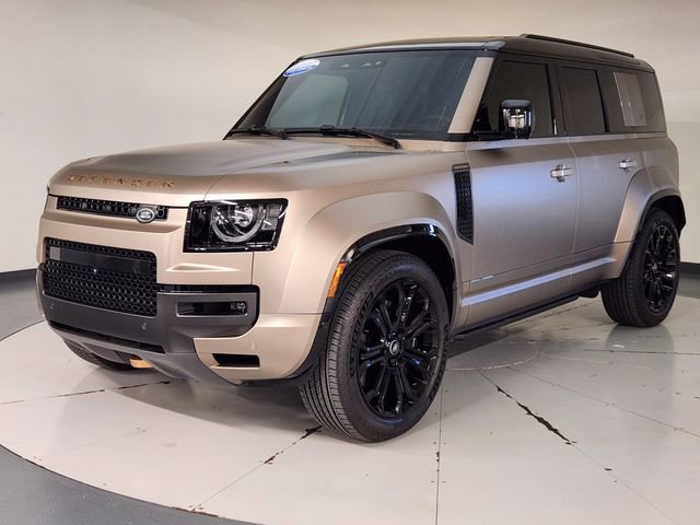 Used 2025 Land Rover Defender 110 image 1