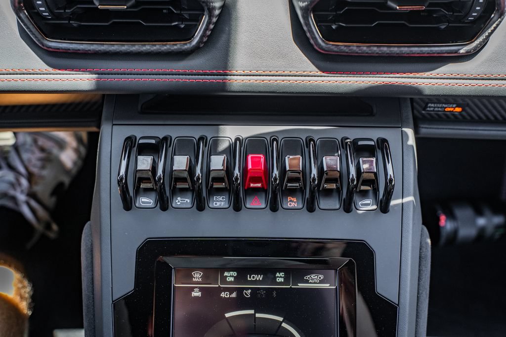 Used 2024 Lamborghini Huracan EVO AWD/4WD image 28