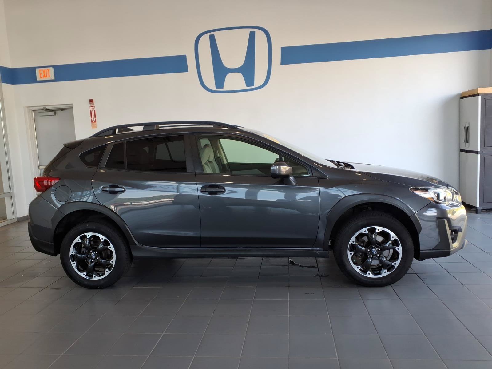 Certified 2022 Subaru Crosstrek 2.0i Premium w/ Moonroof Package AWD/4WD image 4