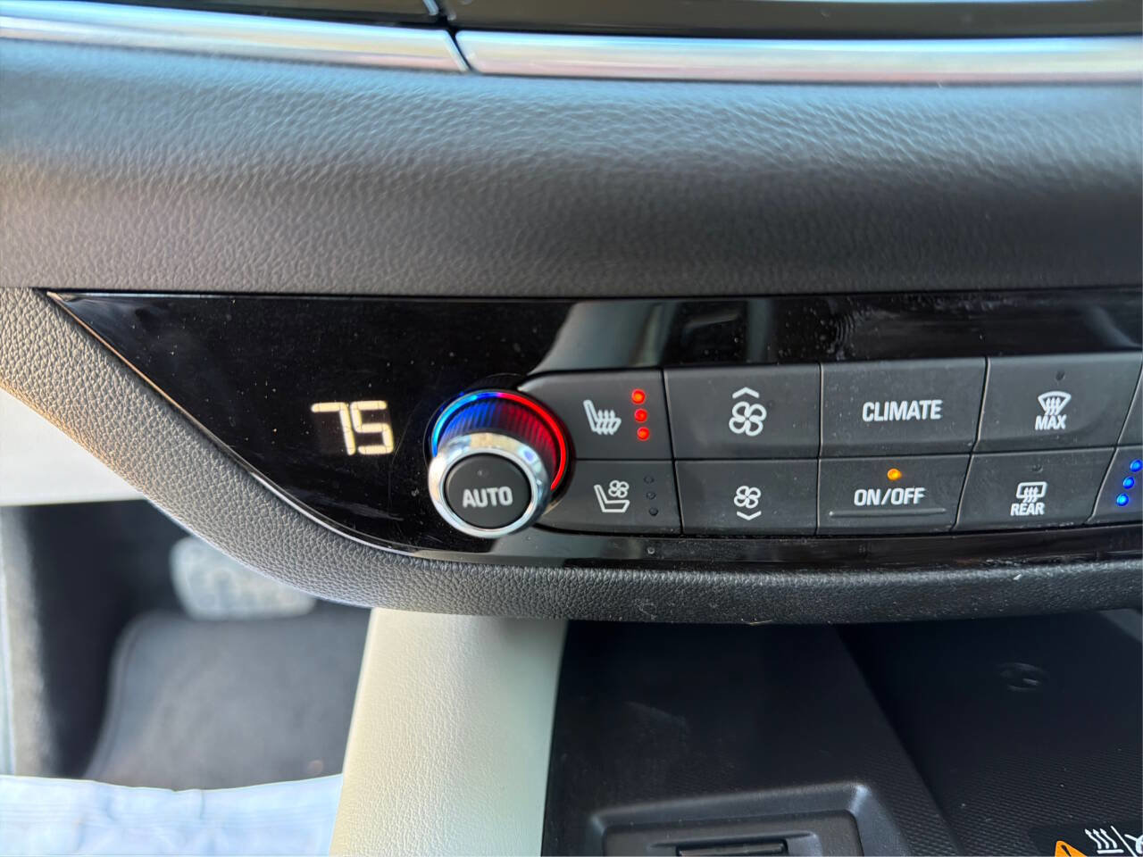 Used 2022 Buick Enclave Avenir AWD/4WD image 40