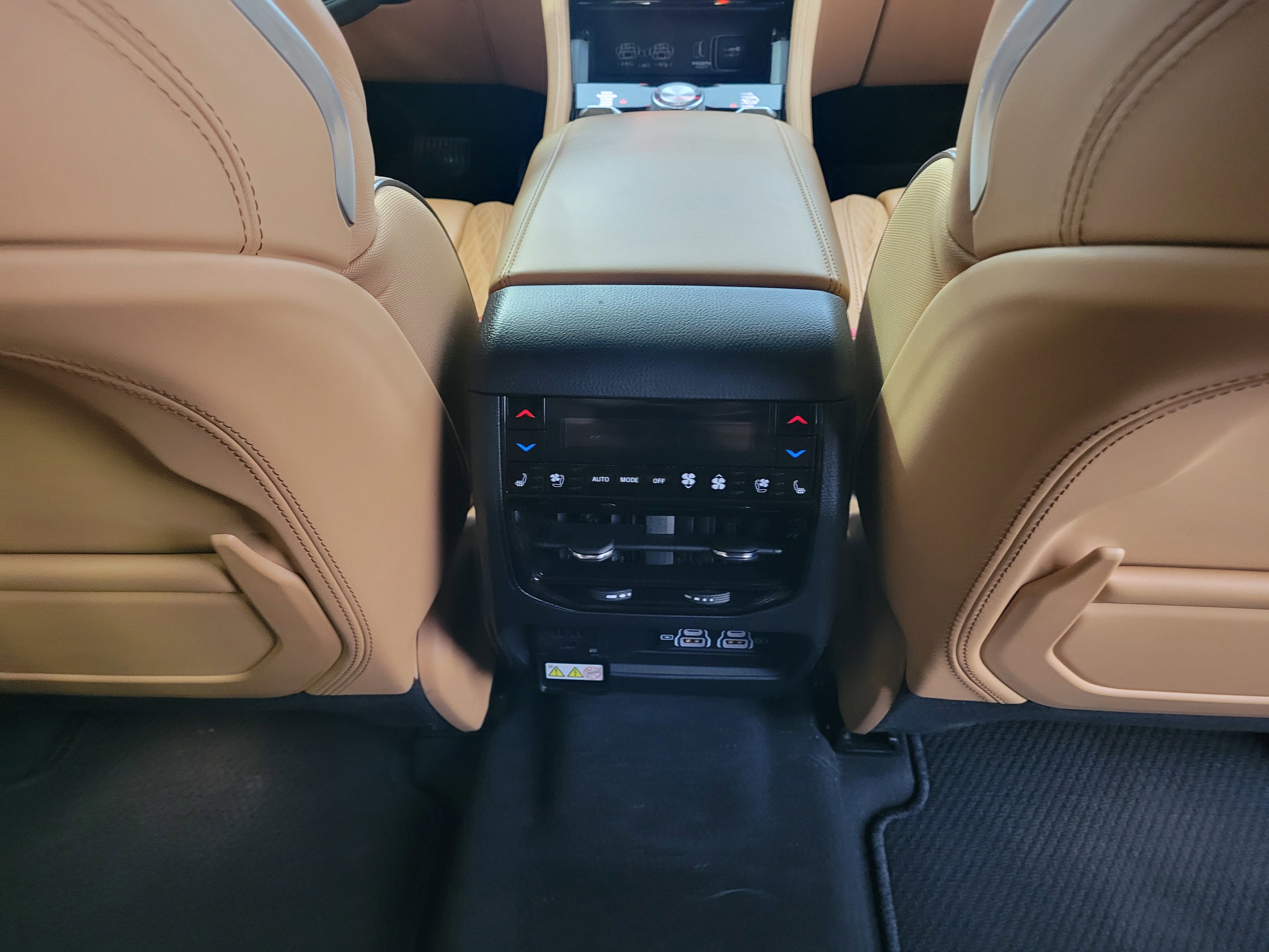 Used 2024 Jeep Grand Cherokee L Summit image 19