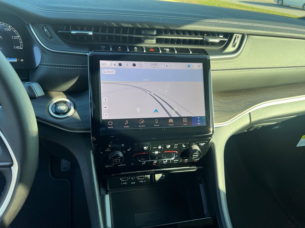 New 2025 Jeep Grand Cherokee Limited w/ Luxury Tech Group II AWD/4WD image 16