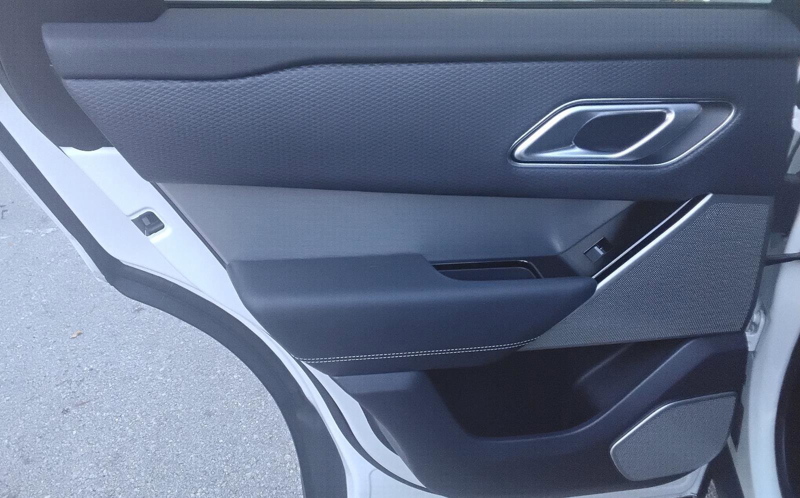 Used 2021 Land Rover Range Rover Velar R-Dynamic S image 19