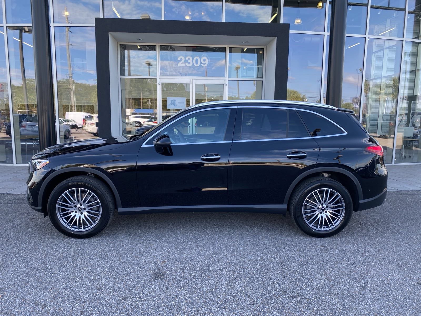 New 2024 Mercedes-Benz GLC 300 4MATIC image 2