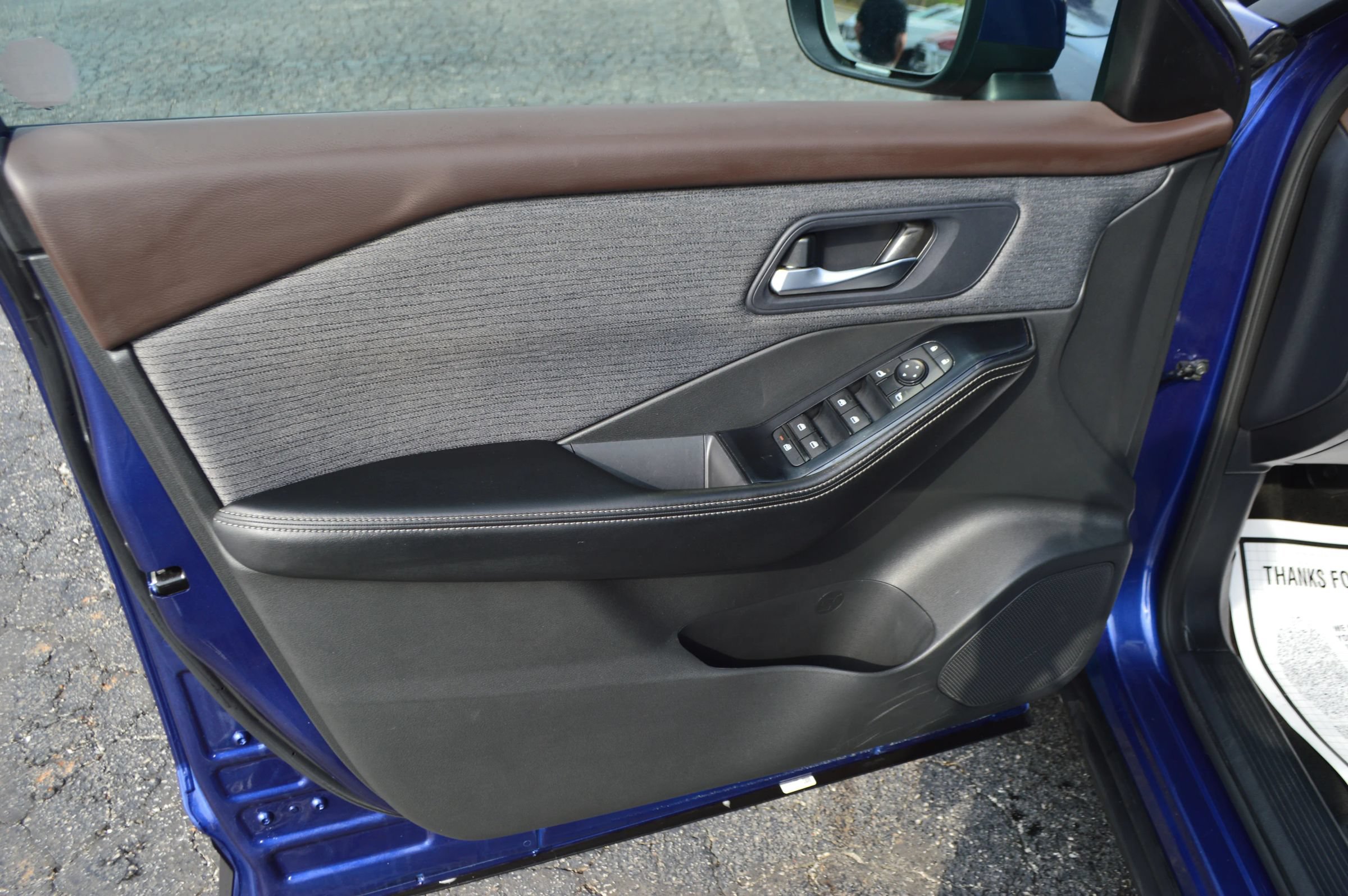 Used 2023 Nissan Rogue SV FWD image 13