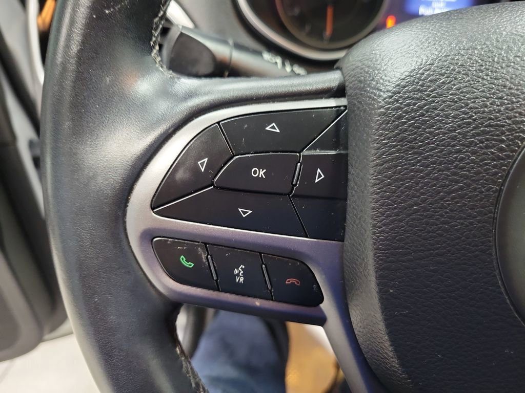 Used 2019 Jeep Cherokee Limited image 37