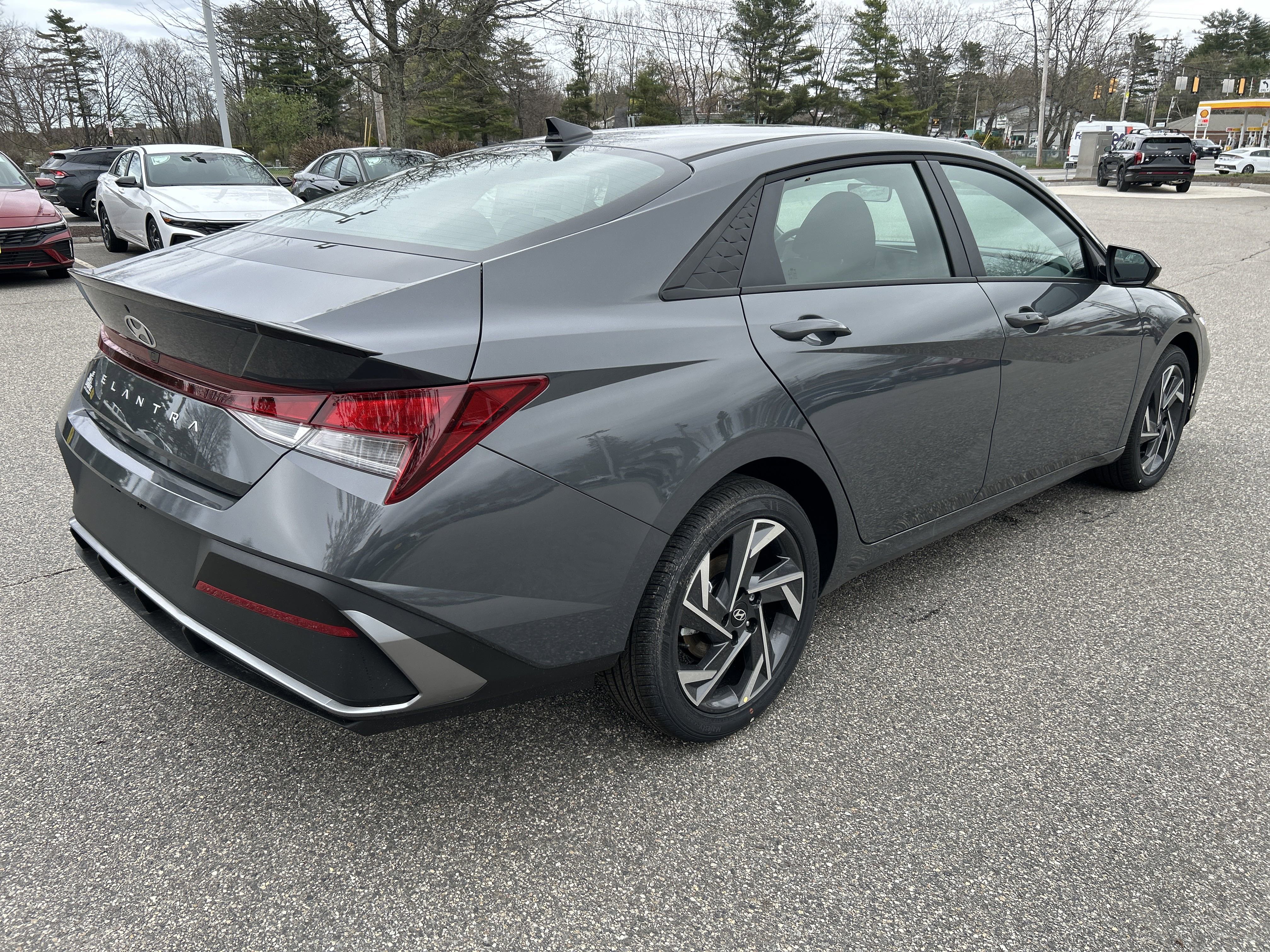 Used 2025 Hyundai Elantra Sport image 5