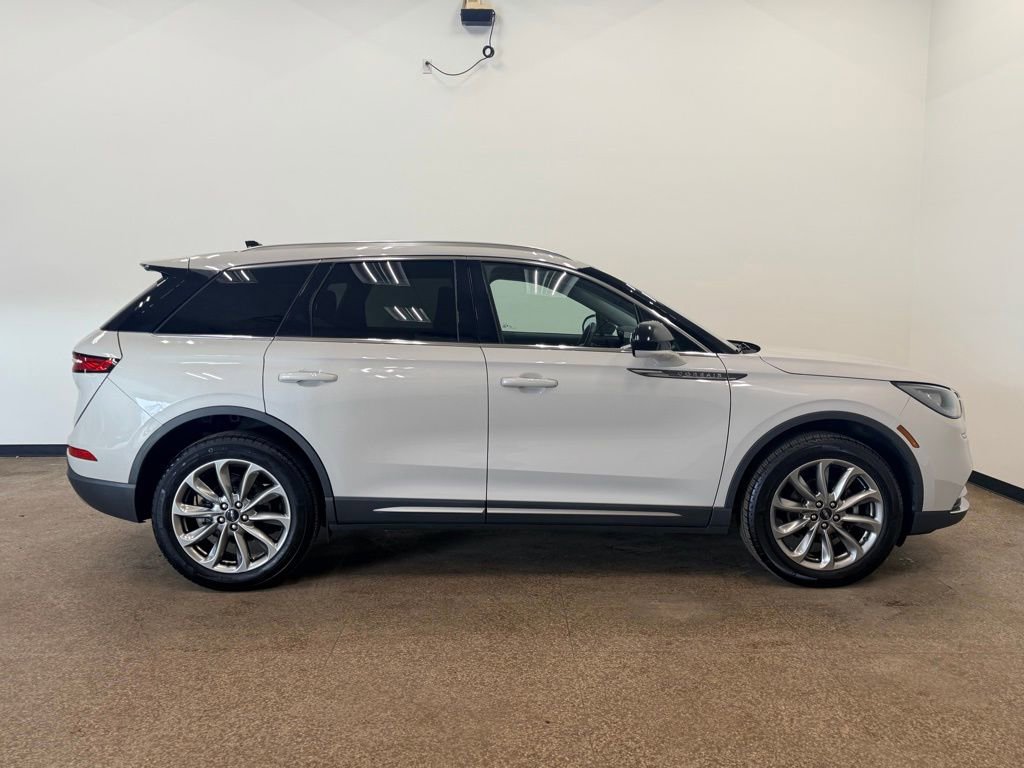 Used 2021 Lincoln Corsair AWD w/ Premium Package image 8