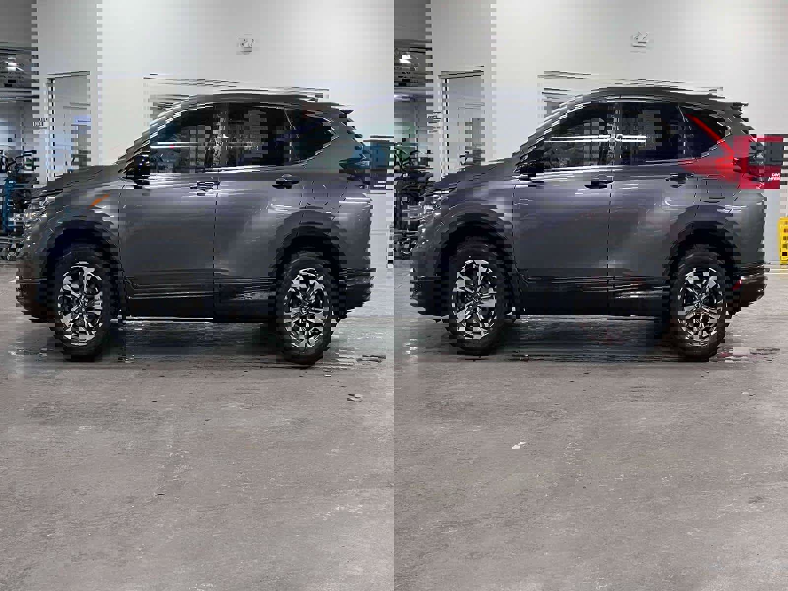 Used 2018 Honda CR-V LX image 2