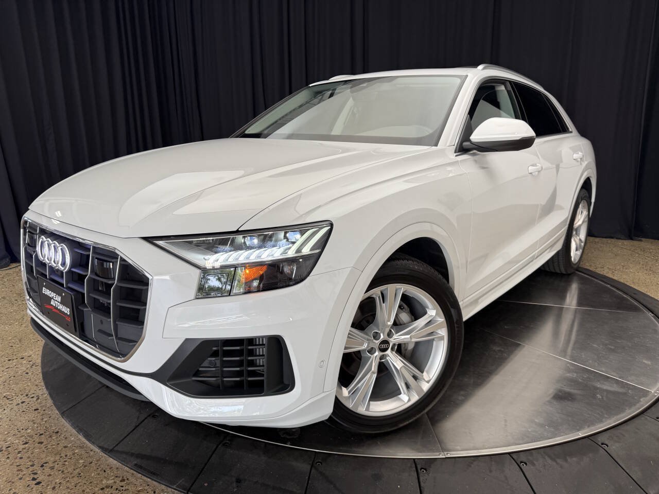 Used 2023 Audi Q8 Premium w/ Convenience Package AWD/4WD image 2