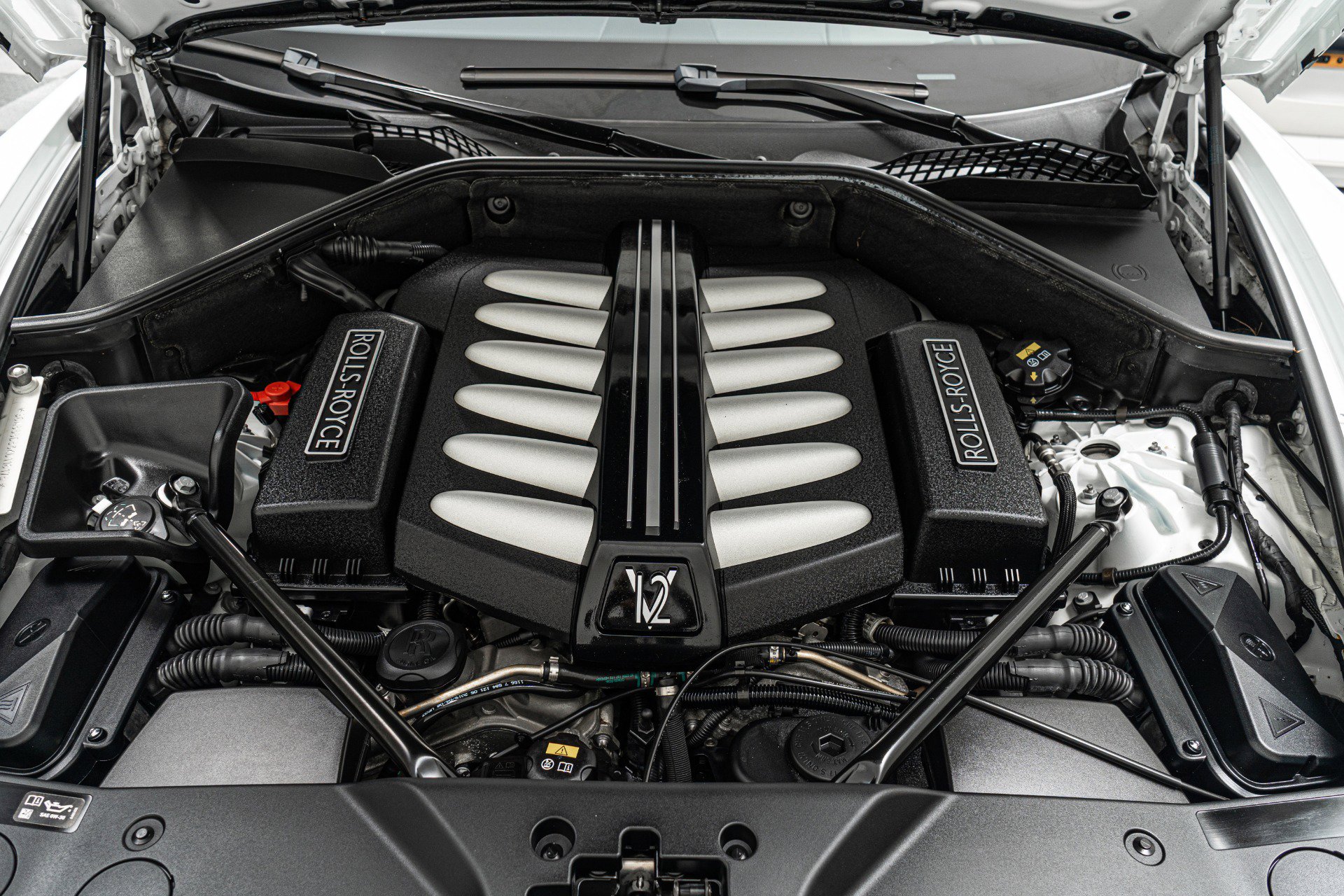 Used 2019 Rolls-Royce Dawn image 12