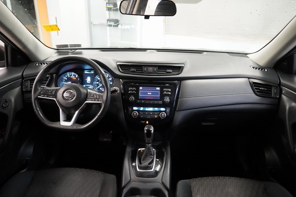 Used 2017 Nissan Rogue SV w/ Midnight Edition image 18