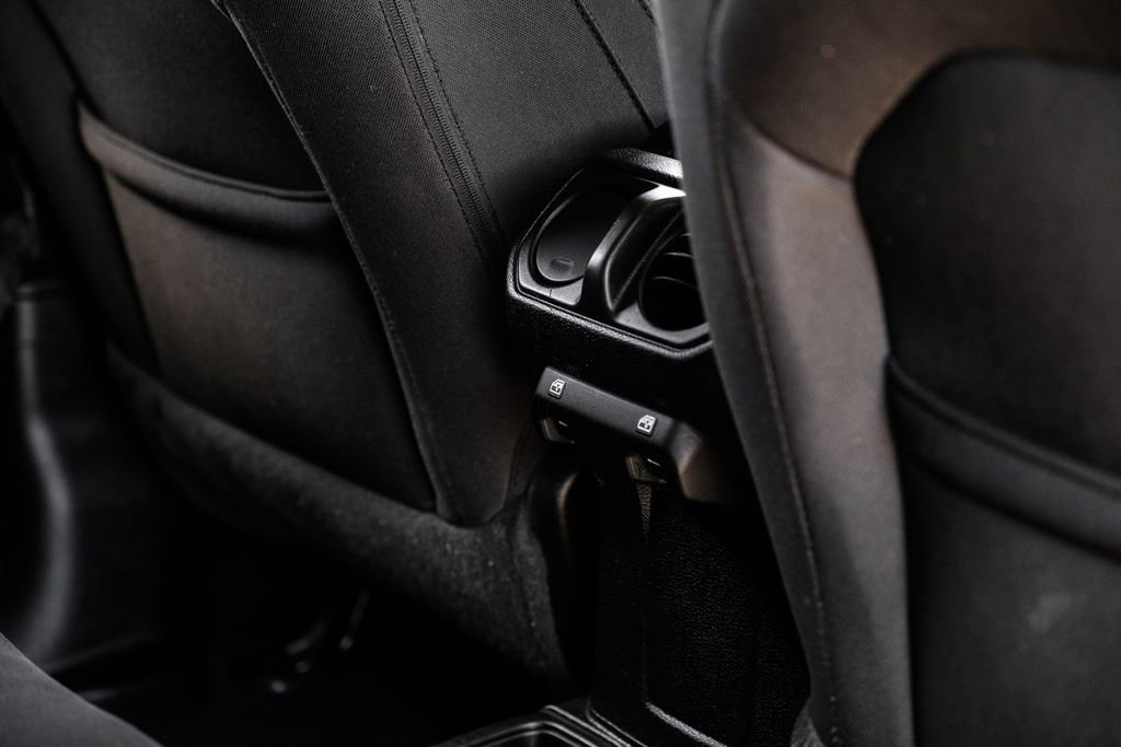 Used 2021 Jeep Wrangler Unlimited Sport image 39