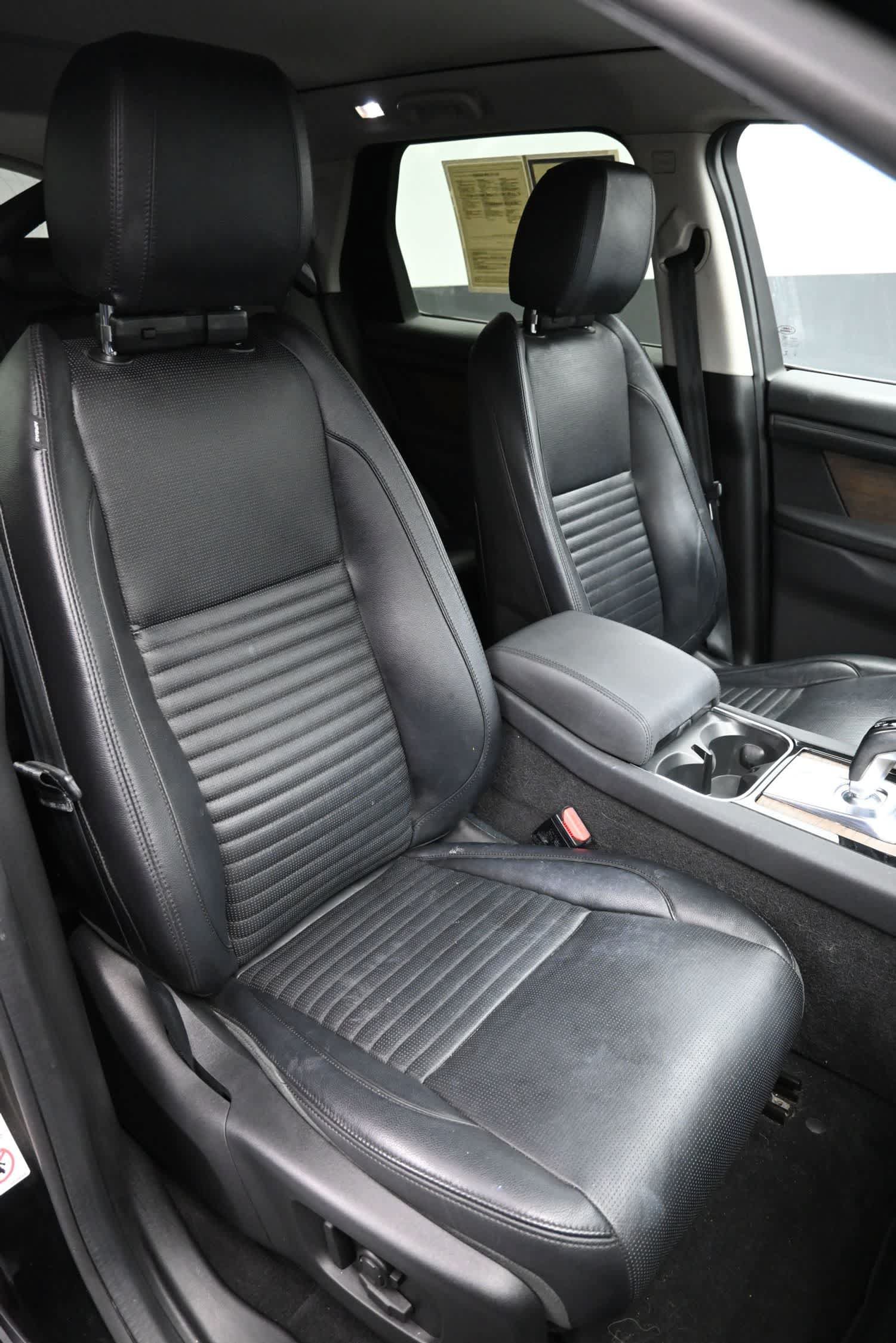 Used 2020 Land Rover Discovery Sport SE AWD/4WD image 13