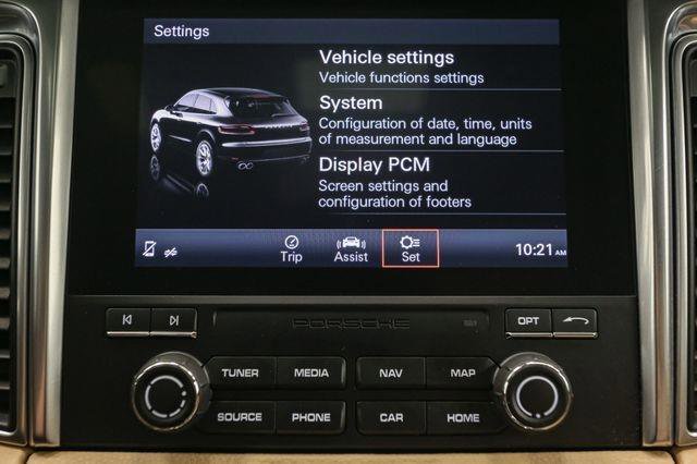 Used 2018 Porsche Macan Turbo image 30