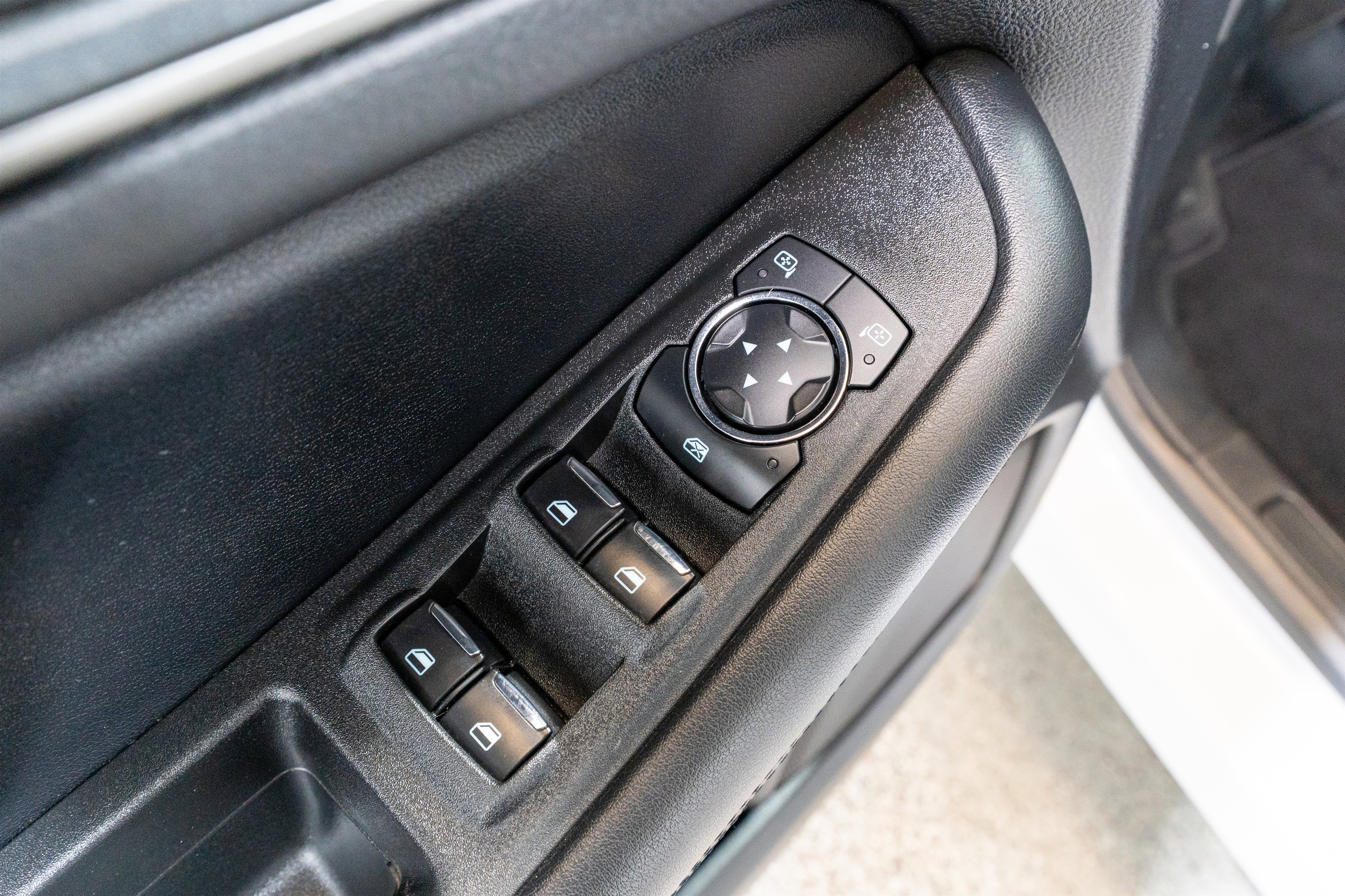 Used 2021 Ford Edge SE image 14