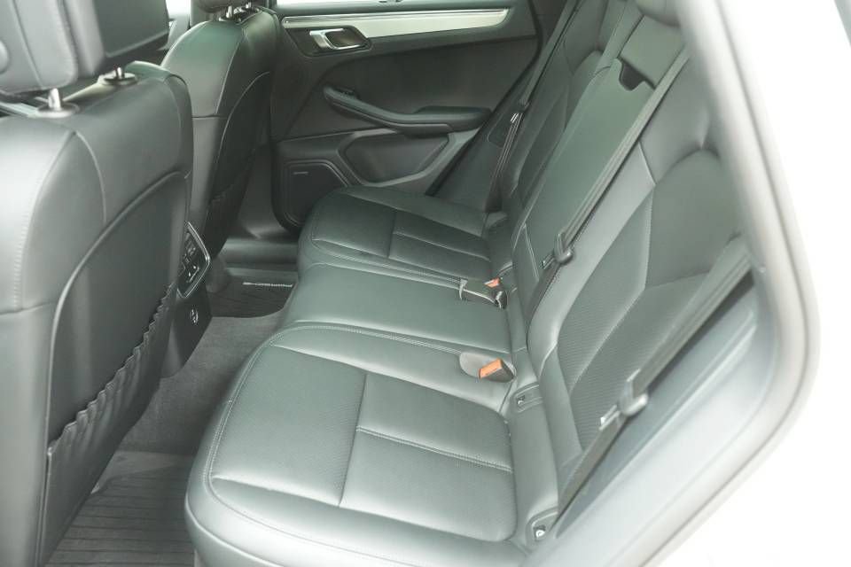 Certified 2026 Porsche Macan AWD/4WD image 27