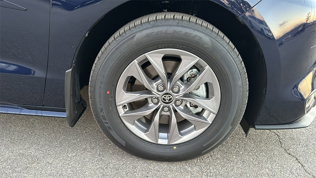 New 2026 Toyota Sienna LE image 12