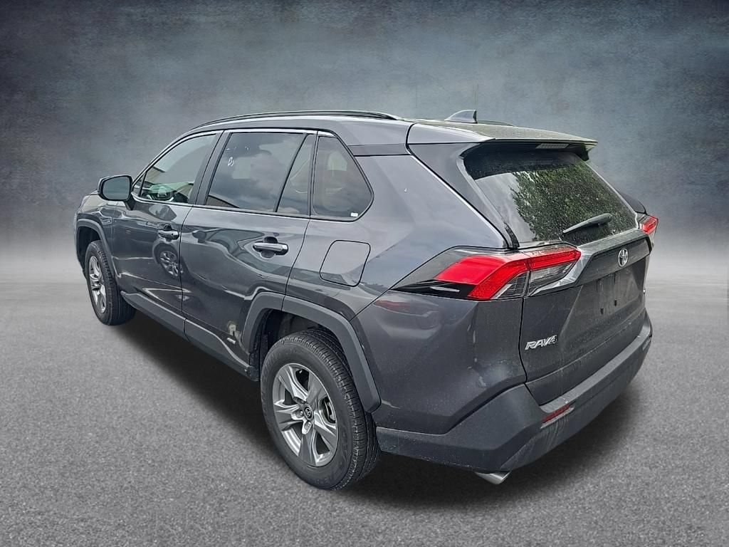 Used 2025 Toyota RAV4 LE AWD/4WD image 4