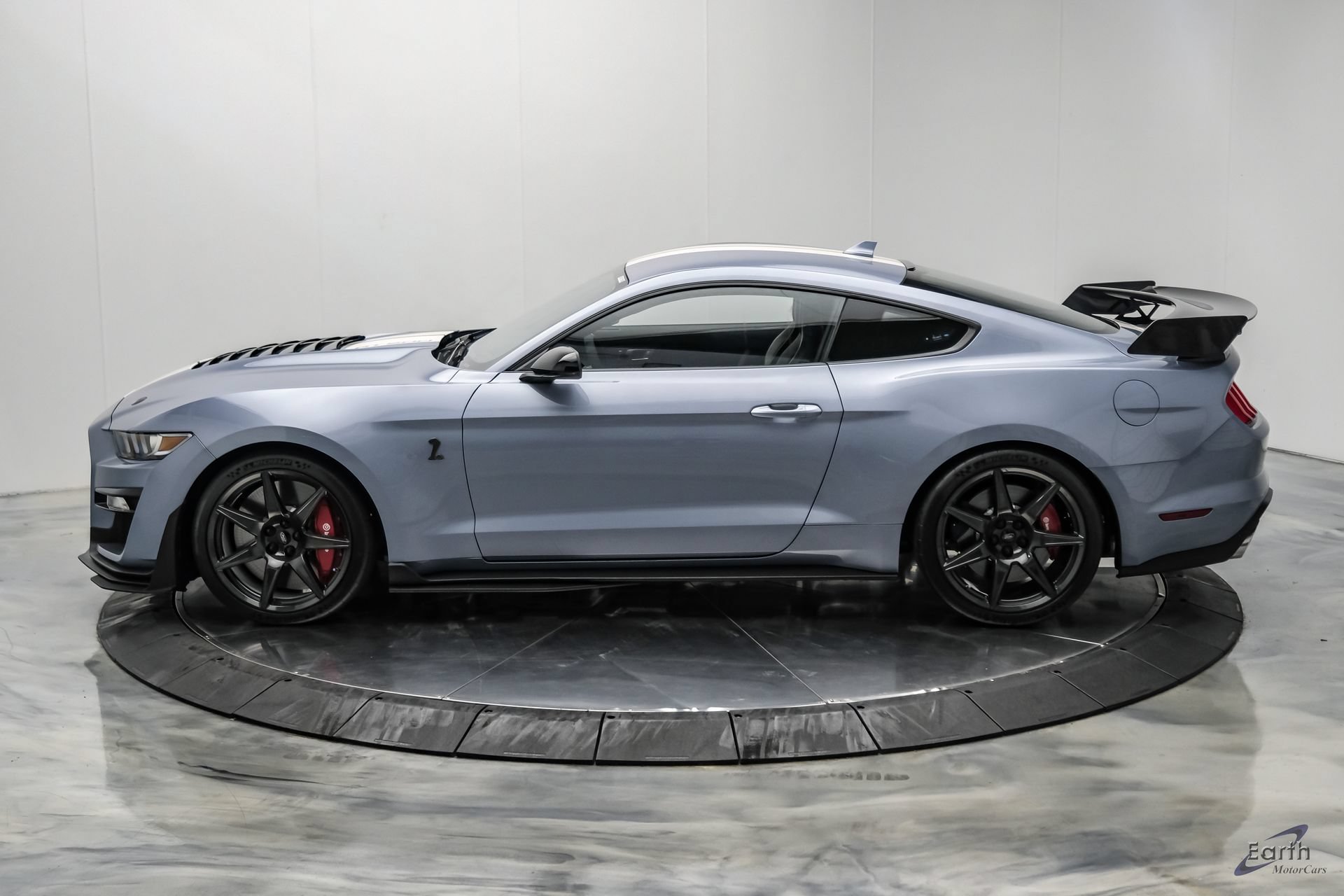 Used 2022 Ford Mustang Shelby GT500 w/ Carbon Fiber Track Pack RWD image 9