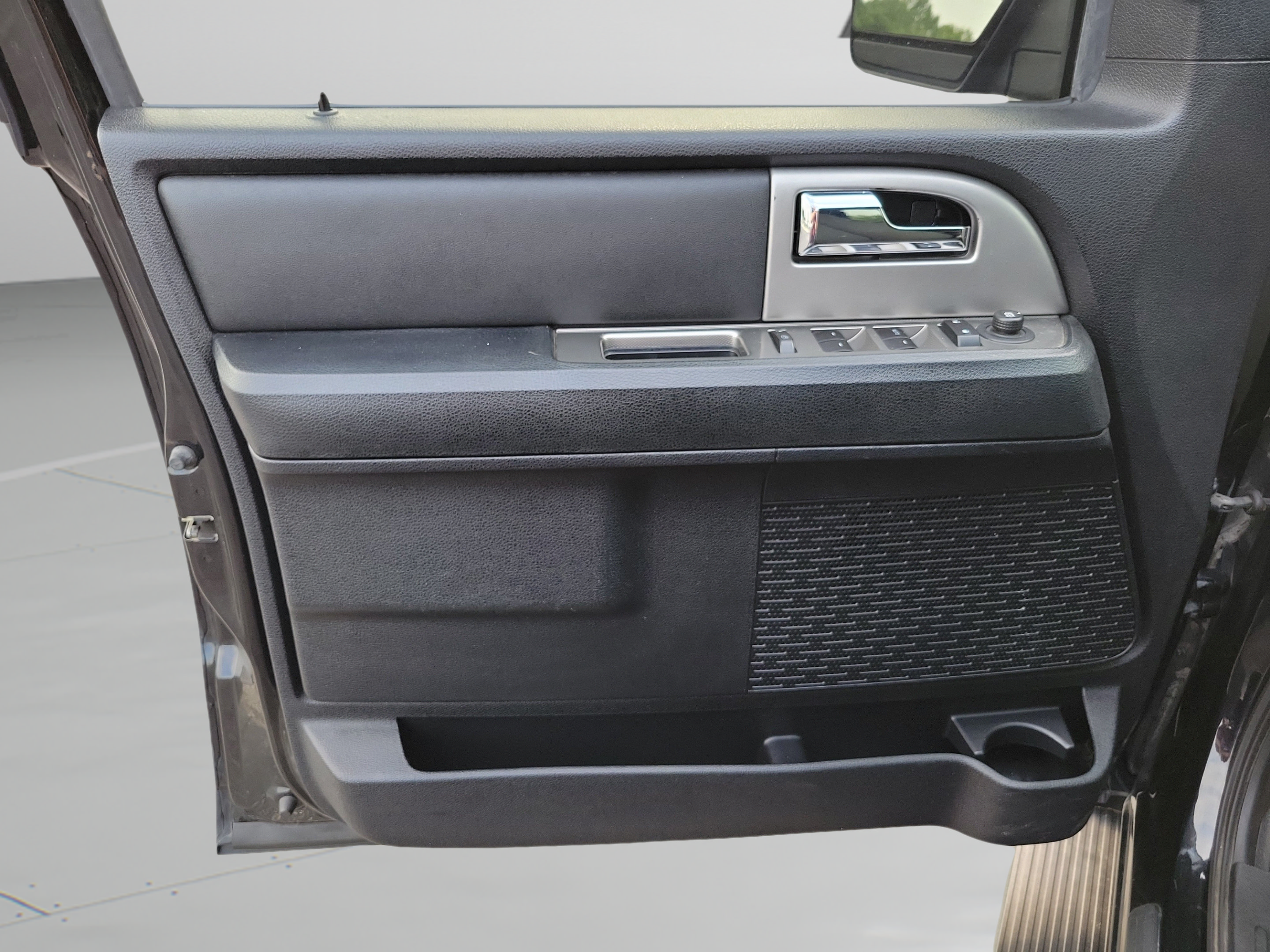 Used 2017 Ford Expedition XLT AWD/4WD image 18