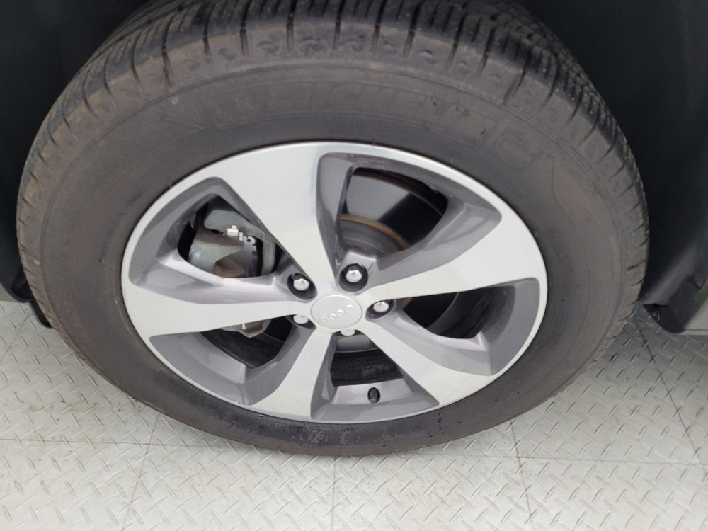 Used 2020 Jeep Cherokee Limited image 31