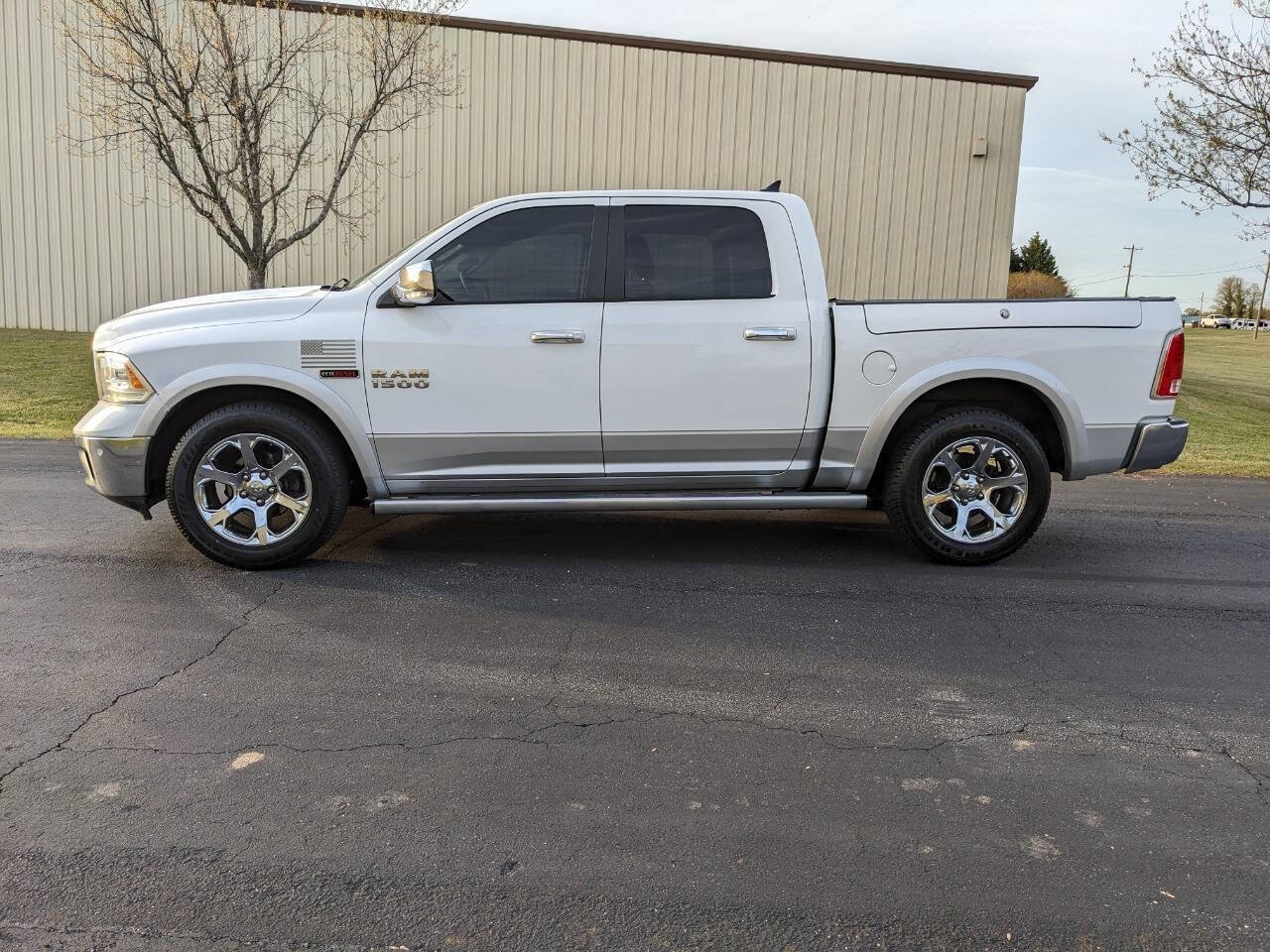 Used 2016 RAM 1500 Laramie w/ Convenience Group AWD/4WD image 4