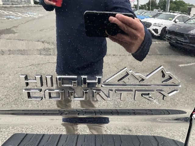 Used 2025 Chevrolet Silverado 3500 High Country w/ High Country Premium Package AWD/4WD image 9