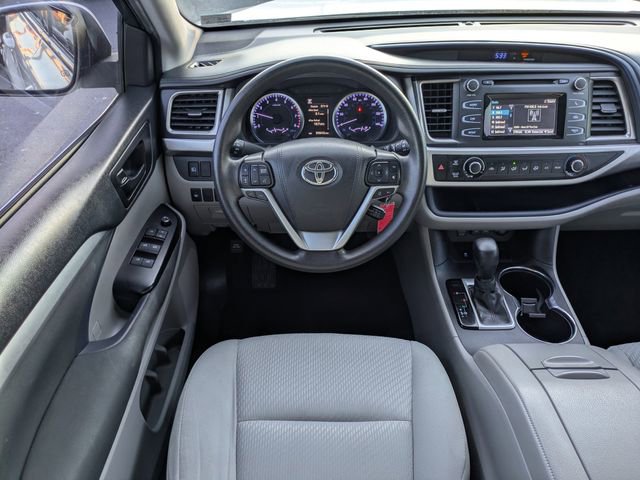 Used 2019 Toyota Highlander LE FWD image 16