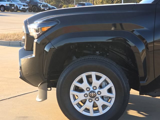 Used 2025 Toyota Tacoma SR5 AWD/4WD image 5