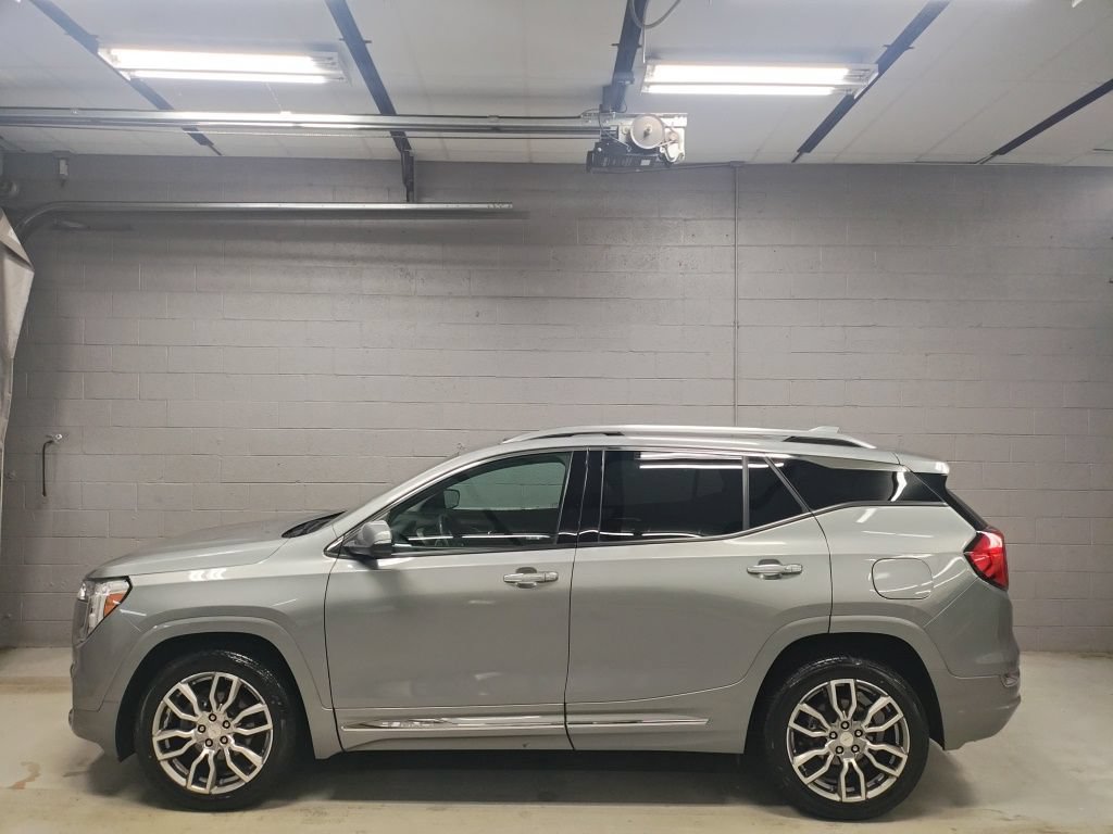 Used 2023 GMC Terrain Denali w/ Denali Premium Package AWD/4WD image 16