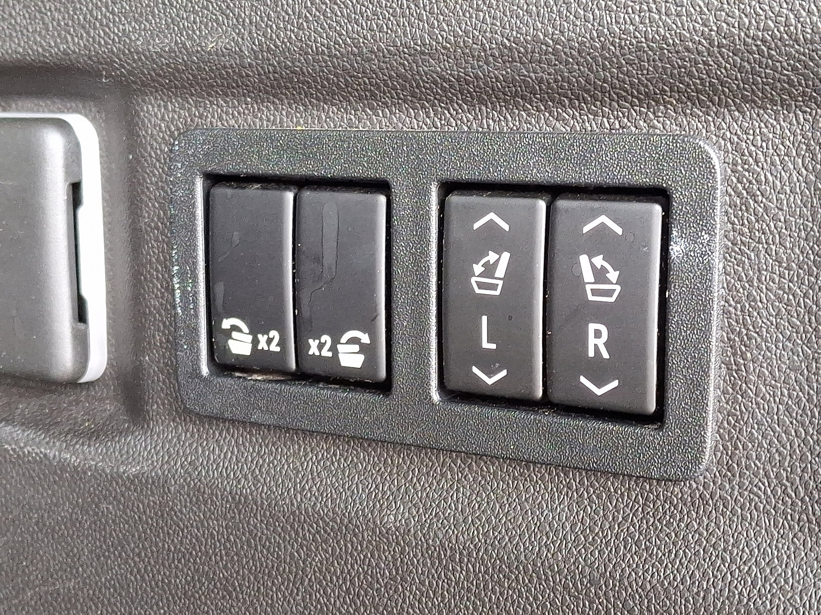 Used 2021 Chevrolet Tahoe LT w/ LT Signature Package image 29