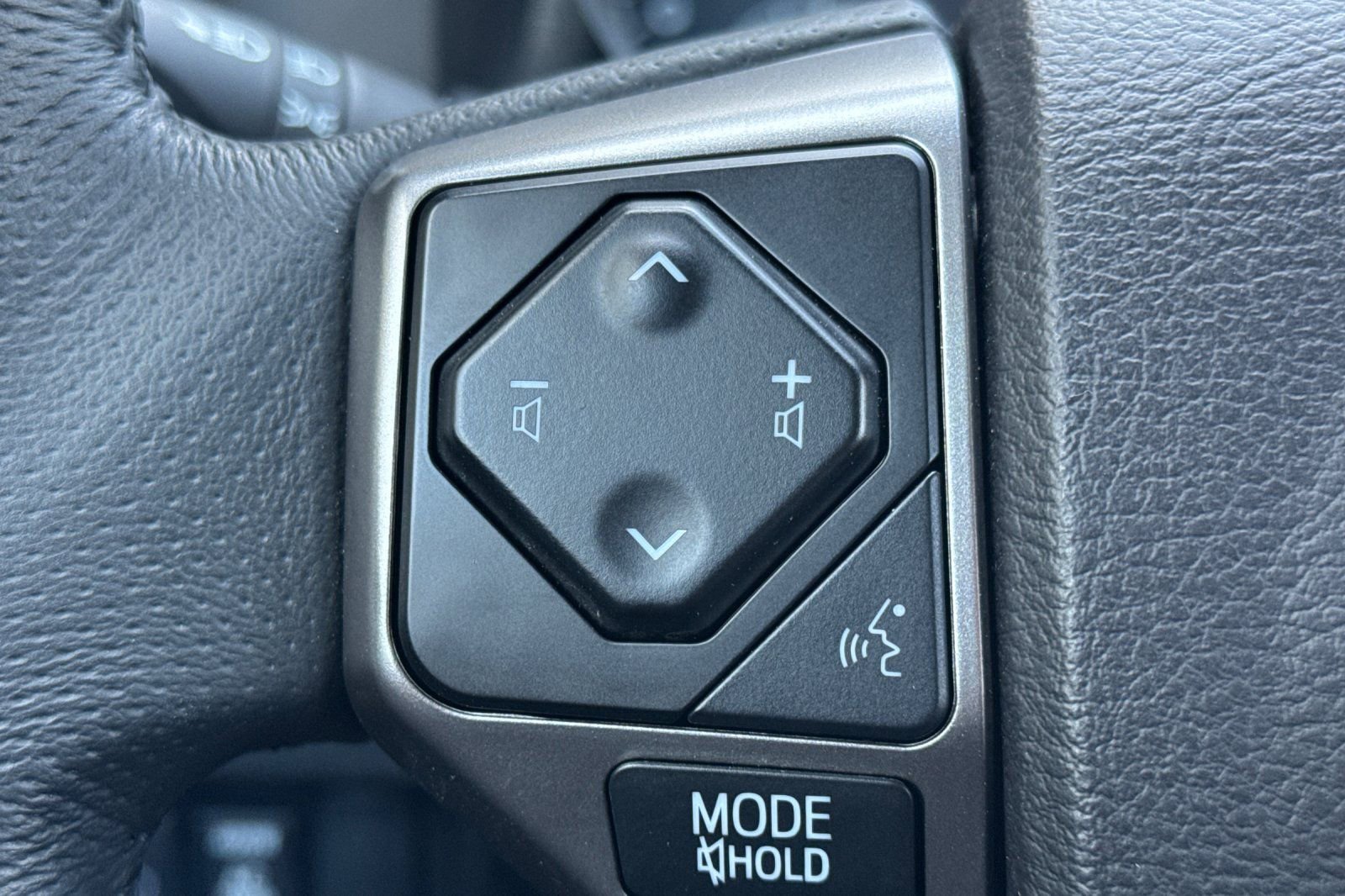 Used 2021 Toyota Tacoma SR5 w/ Trail Edition image 28