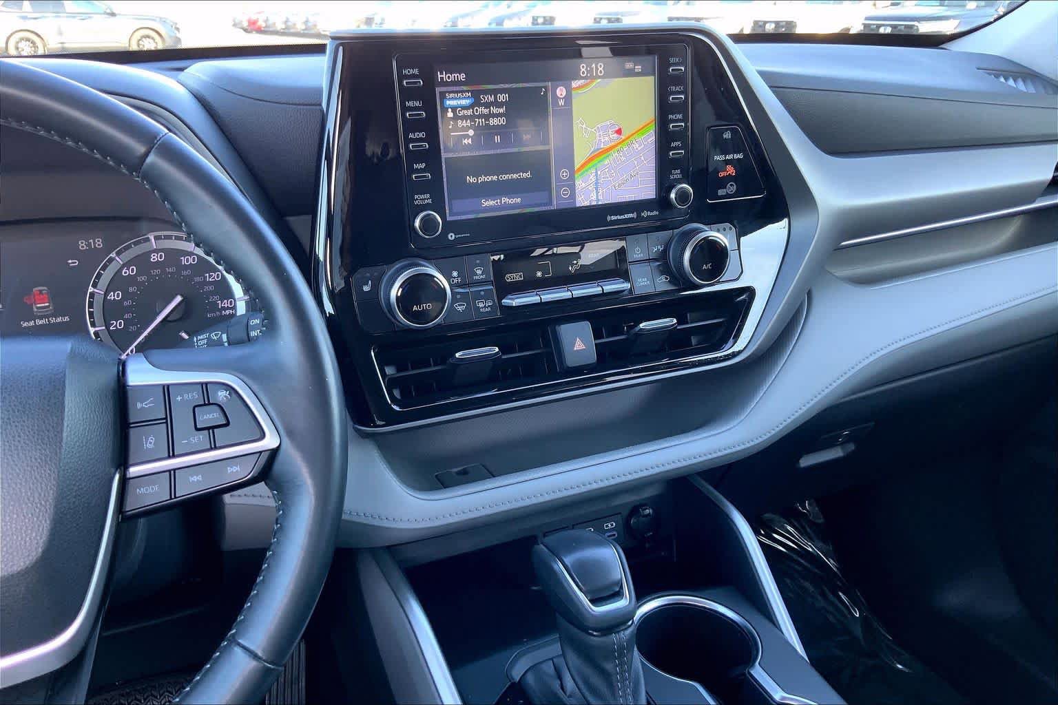 Used 2022 Toyota Highlander XLE AWD/4WD image 6