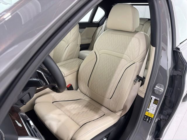 Used 2020 BMW 750i xDrive w/ Executive Package AWD/4WD image 13