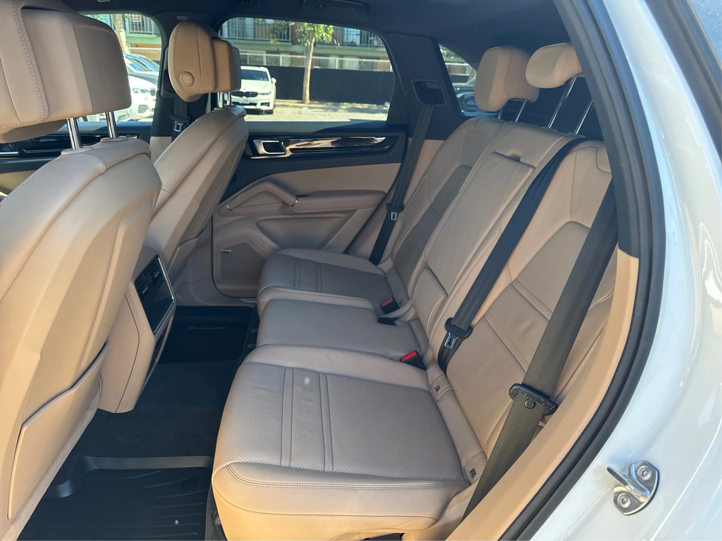 Used 2023 Porsche Cayenne image 10