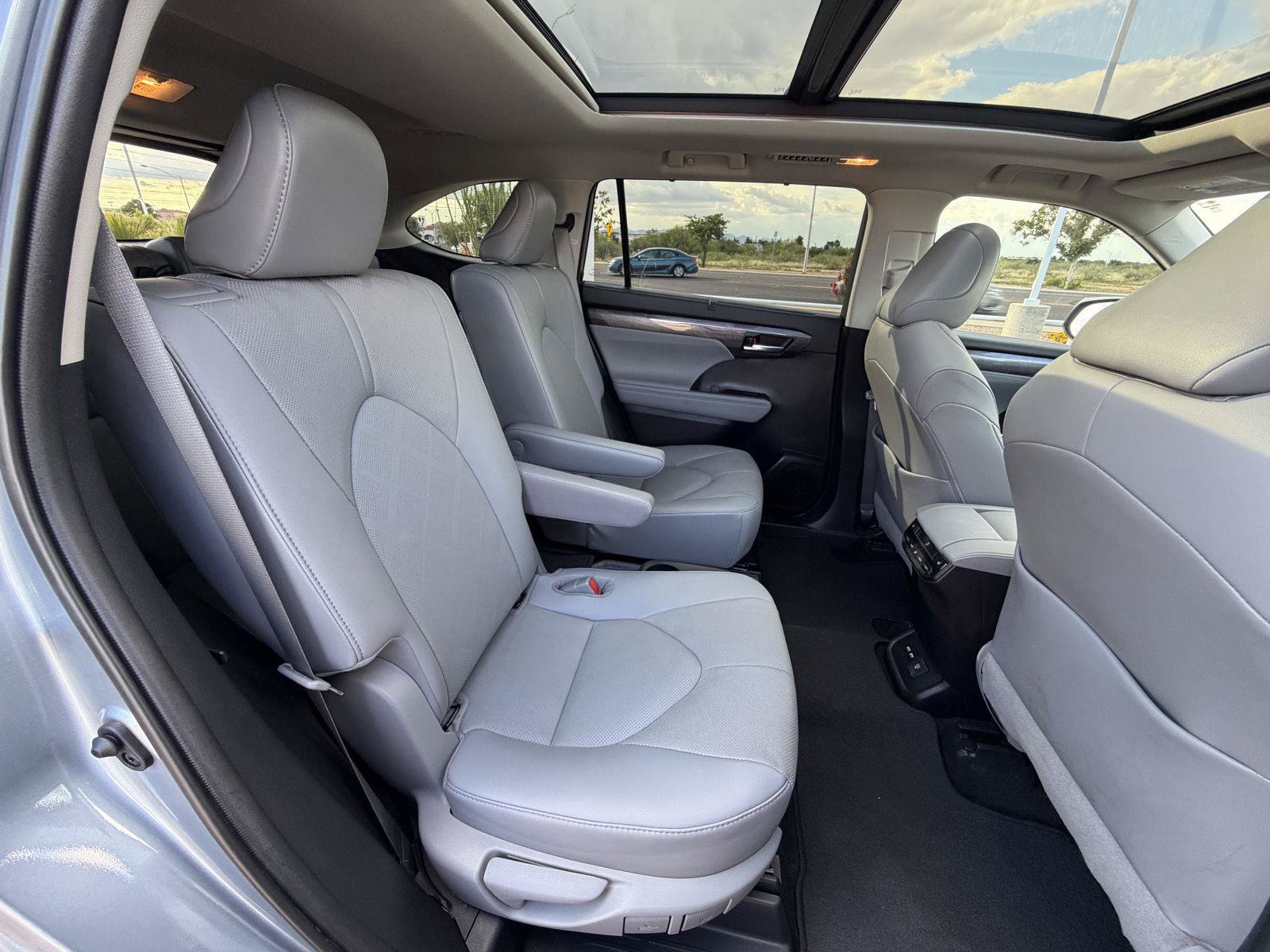 Used 2021 Toyota Highlander Platinum FWD image 23