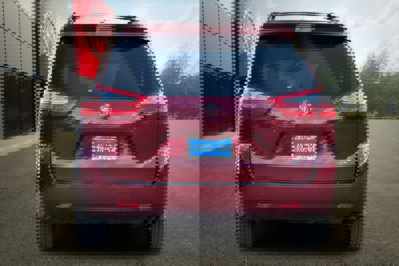 Used 2017 Toyota Sienna LE image 8