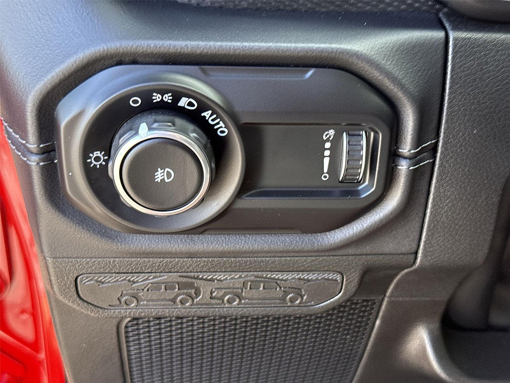Used 2025 Jeep Wrangler Unlimited Rubicon AWD/4WD image 16