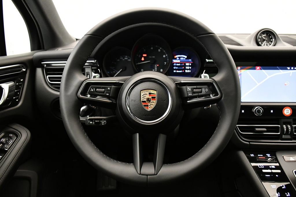Used 2025 Porsche Macan image 26