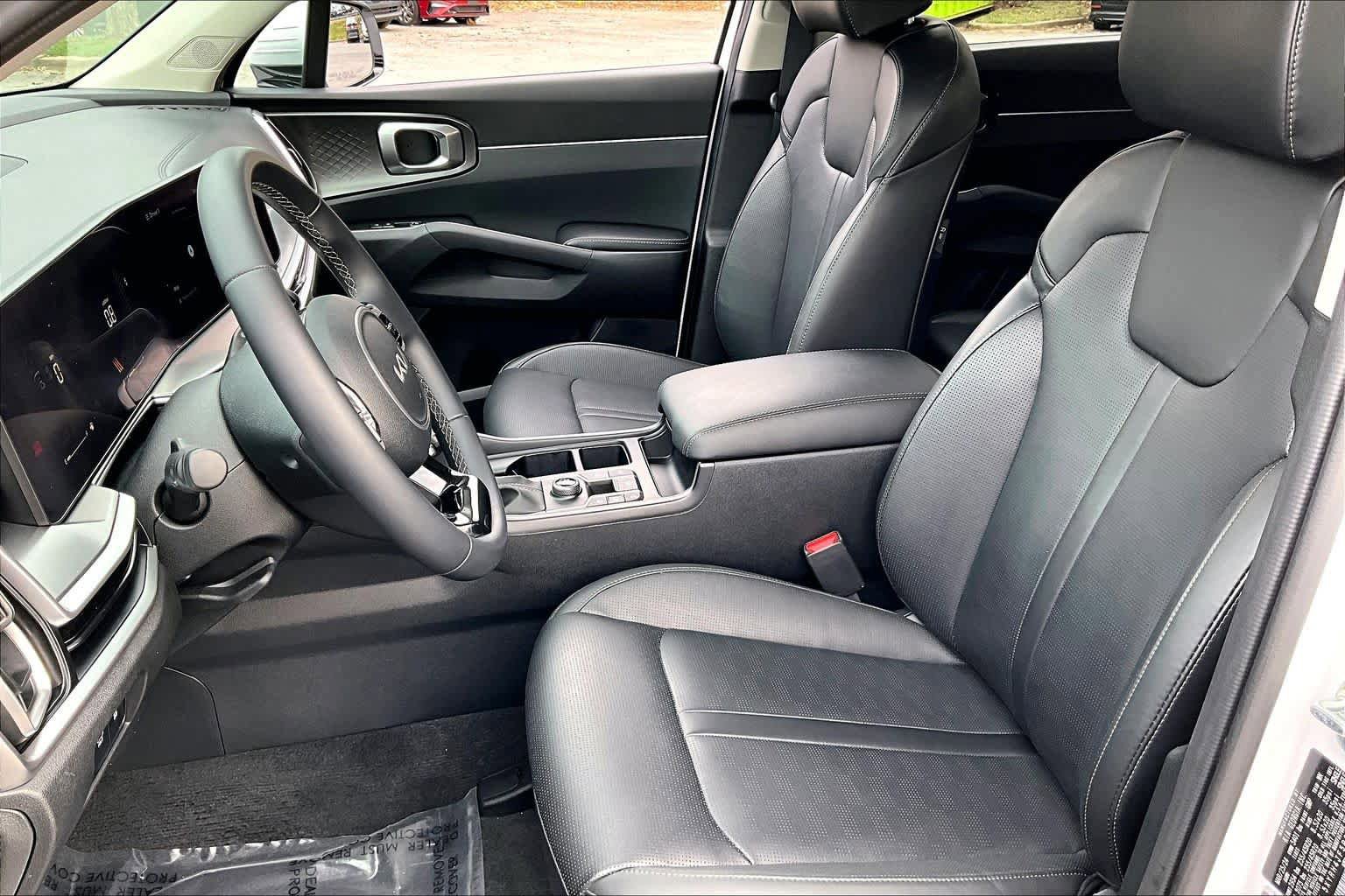 Used 2024 Kia Sorento EX w/ Panoramic Sunroof Package image 7