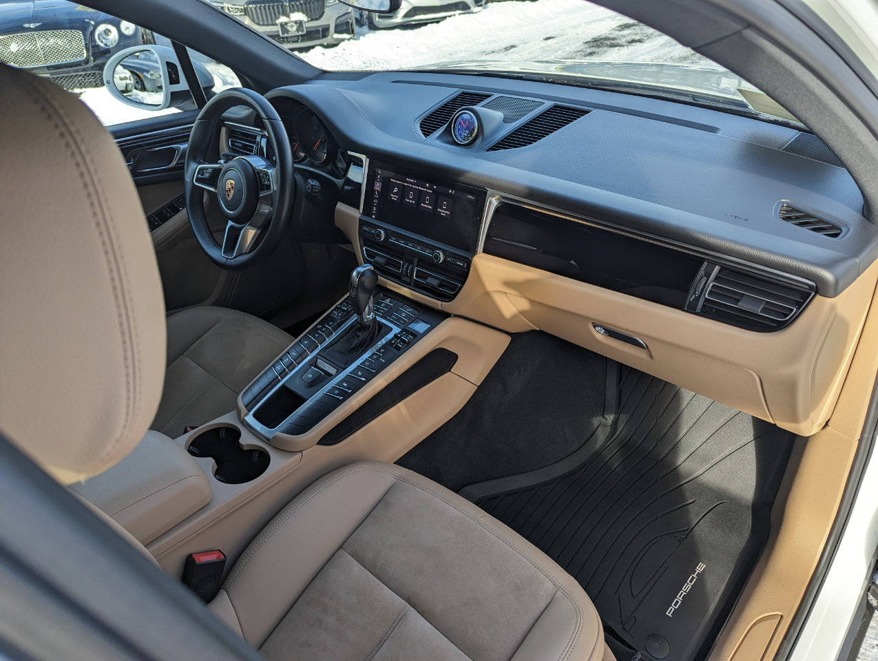 Used 2020 Porsche Macan AWD image 31