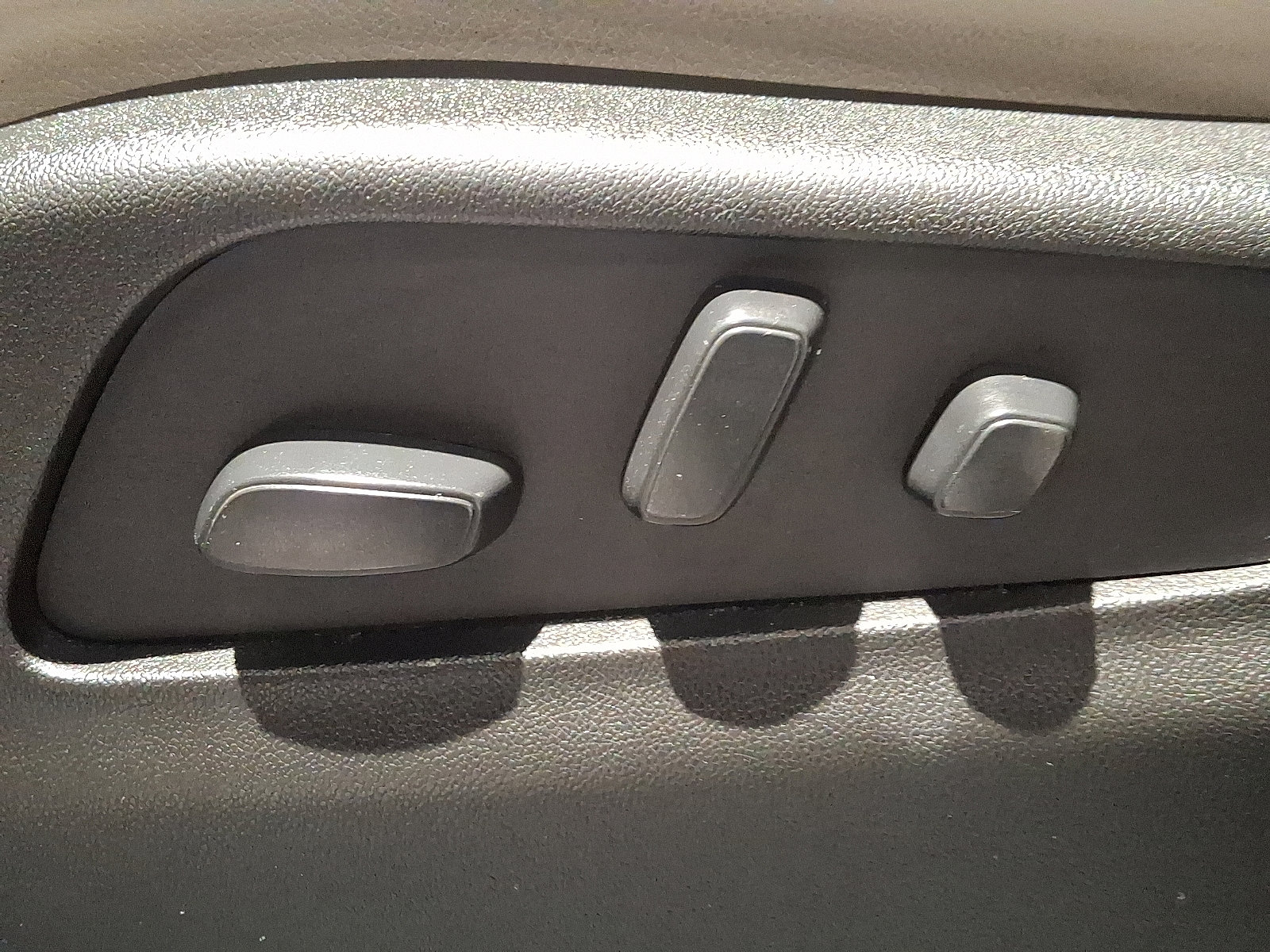 Used 2021 Cadillac XT4 Luxury w/ Cold Weather Package image 15