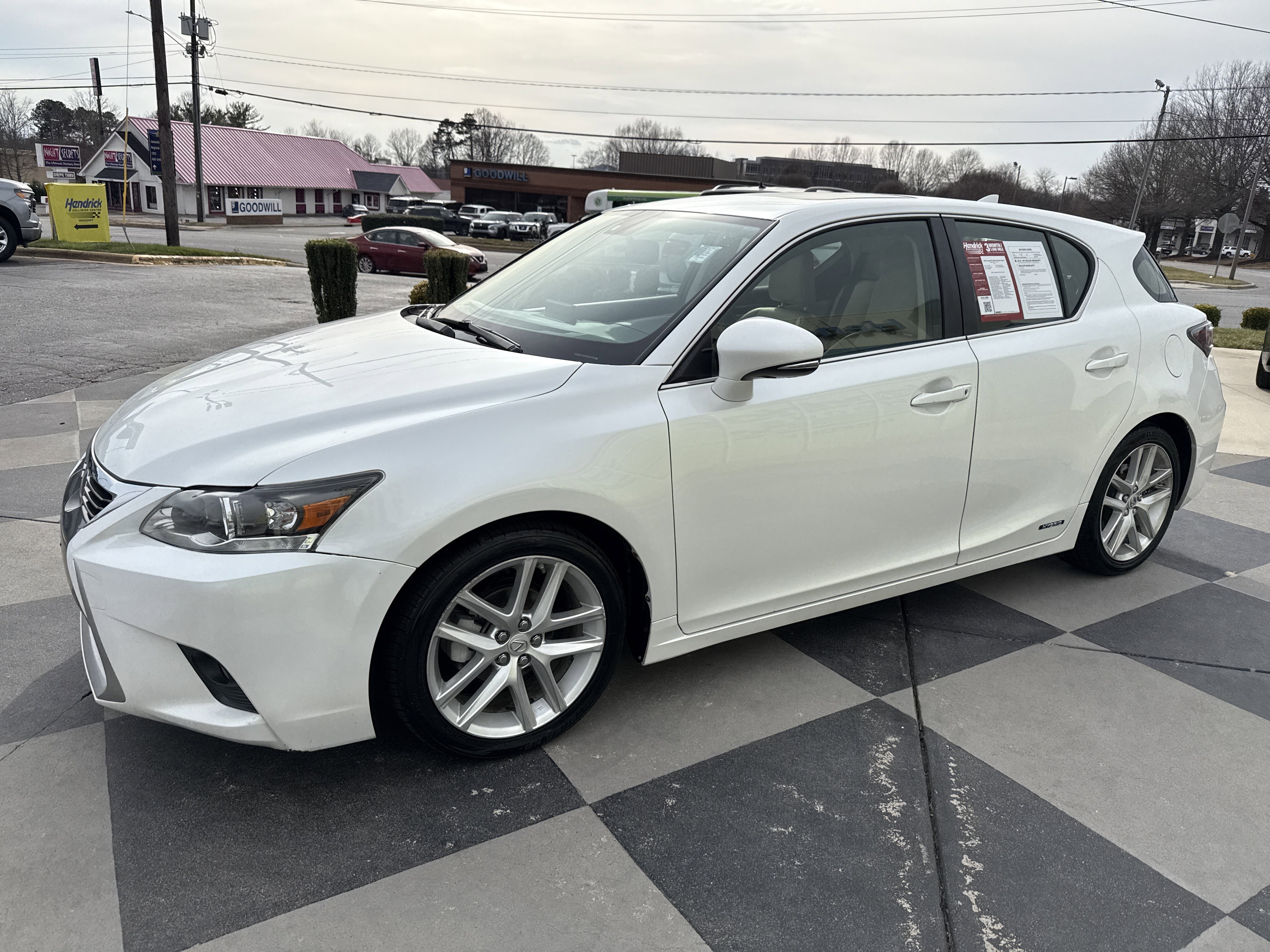 Used 2015 Lexus CT 200h w/ Navigation Package image 5