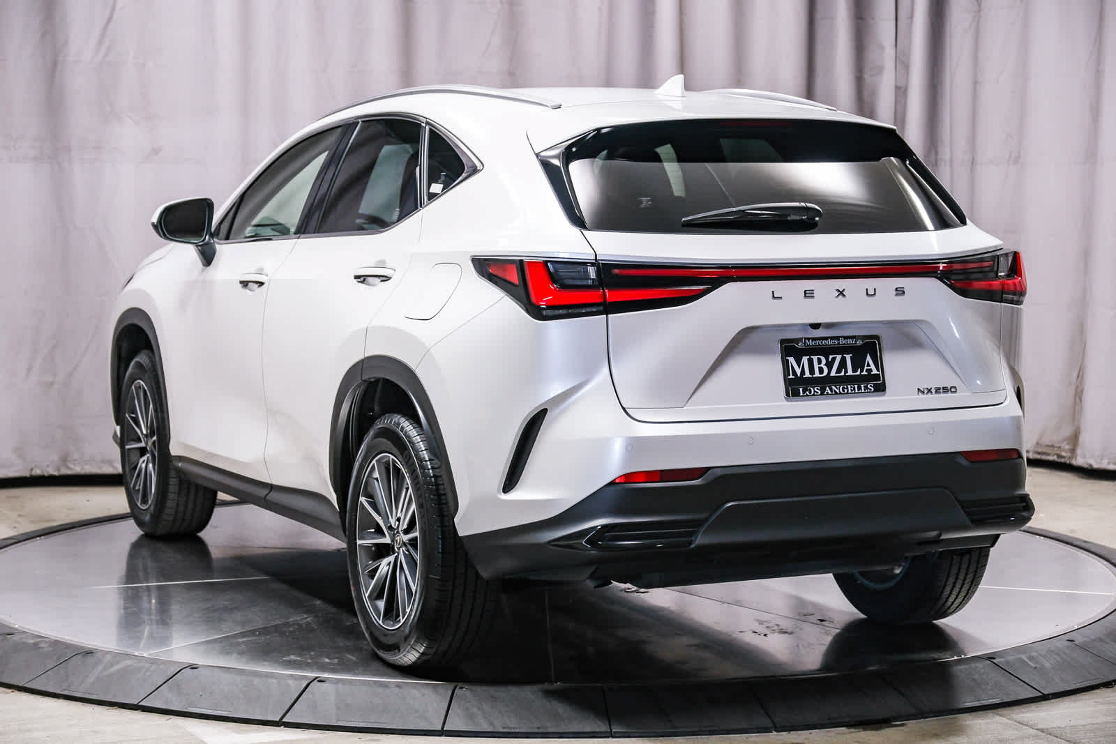 Used 2025 Lexus NX 250 FWD image 2