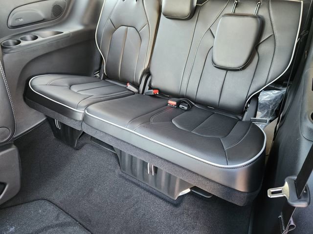 New 2026 Chrysler Pacifica Limited w/ S Appearance Package FWD image 22