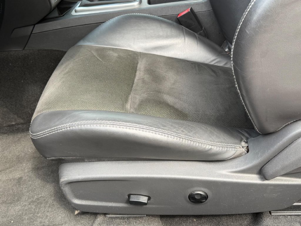 Used 2011 Dodge Challenger SRT8 RWD image 22
