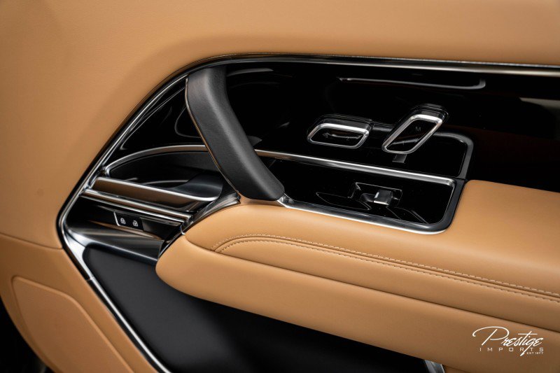 Used 2025 Land Rover Range Rover SE image 36